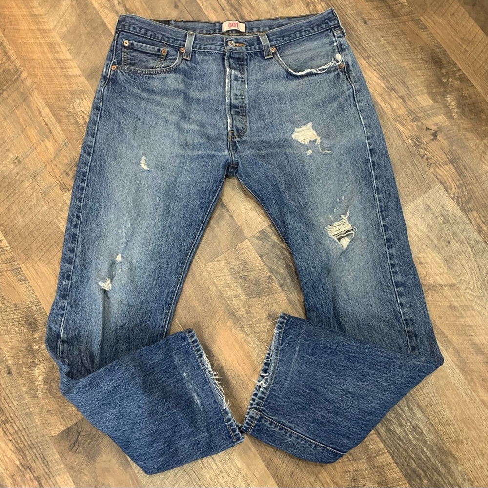 Mens Levi’s 501 Button Fly Distressed Jeans 38x32